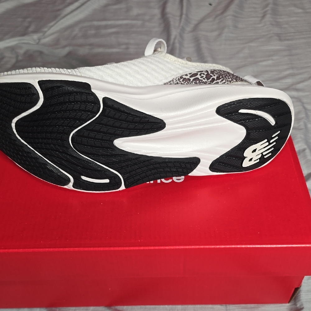 New Balance White Women's Sneakers - Picture 7 of 7